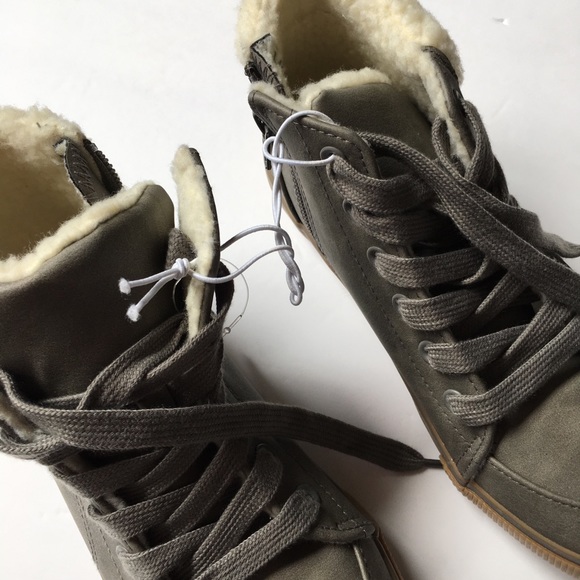 Cat & Jack Barnett Sherpa Lined Sneakers New - Picture 4 of 4